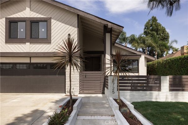 Attached, Exterior, Facade, Modern