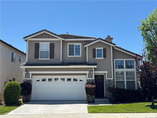 Attached, Exterior, Facade, American Craftsman