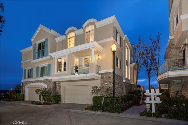 Attached, Exterior, Facade, Modern