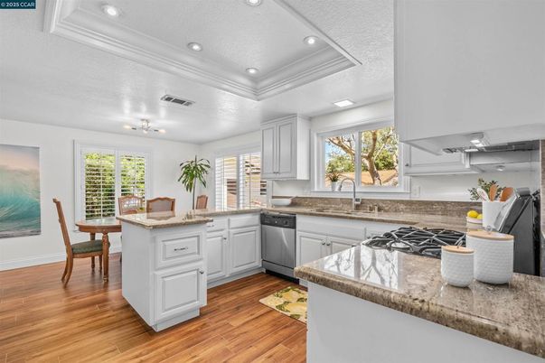 Dining room, Interior, Kitchen, Recessed Lighting, Wood Texture Flooring