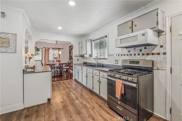 Chandelier, Dining room, Interior, Kitchen, Pendant Lights, Recessed Lighting, Stainless Steel Appliances, Wood Texture Flooring
