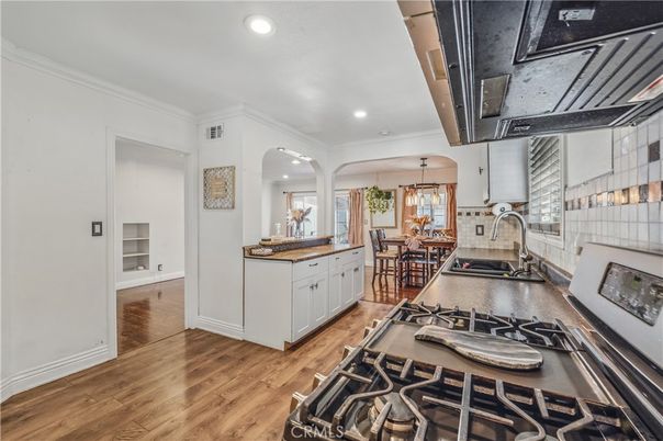 Dining room, Interior, Kitchen, Pendant Lights, Recessed Lighting, Wood Texture Flooring