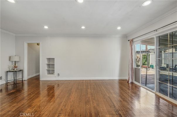 Empty room, Interior, Recessed Lighting, Wood Texture Flooring