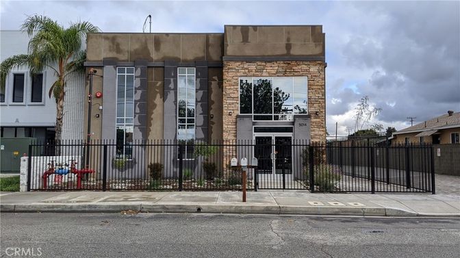 Exterior, Facade, Modern