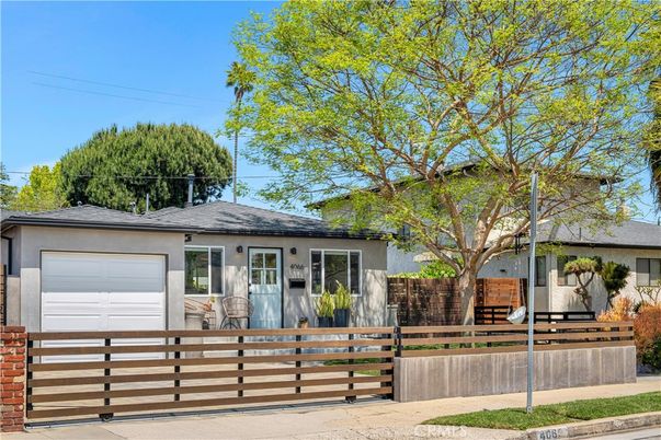 Attached, Exterior, Facade, Ranch