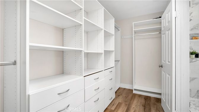 Interior, Walk-in Closets, Wood Texture Flooring