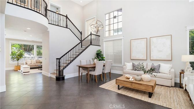 Chandelier, Dining room, Interior, Living room, Recessed Lighting