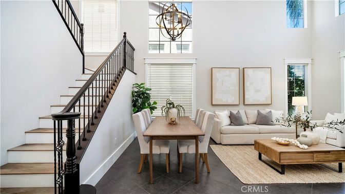Chandelier, Dining room, Interior, Living room