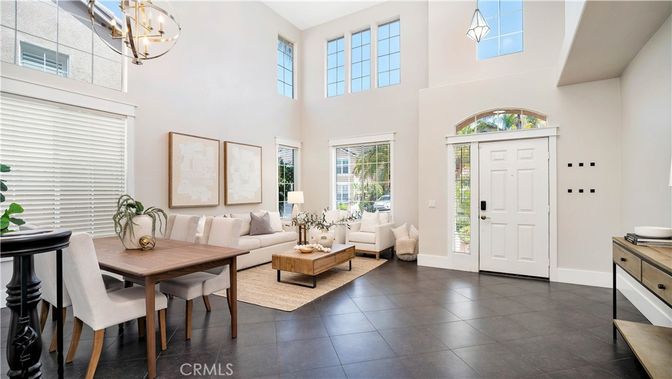 Chandelier, Dining room, Interior, Living room