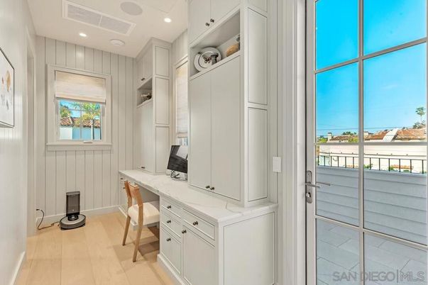 Home Office, Interior, Recessed Lighting, Water, Wood Texture Flooring