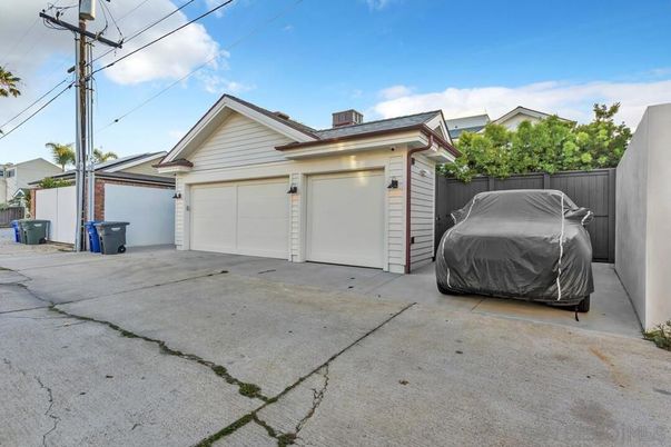 Detached Garage, Exterior