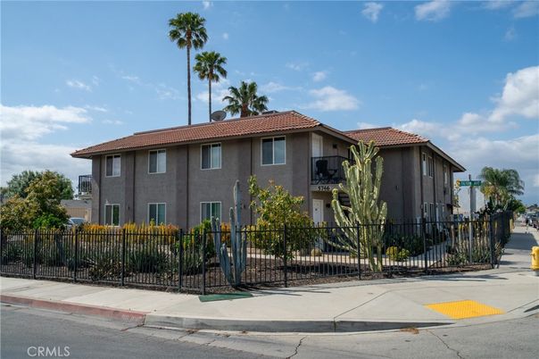 Exterior, Facade, Mediterranean