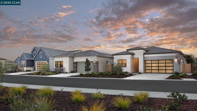 Attached, Backyard, Exterior, Facade, French Provincial