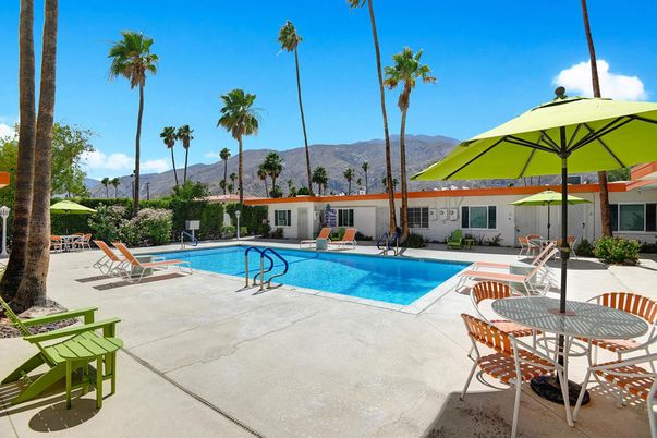 Exterior, Pool