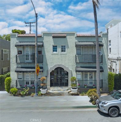 Exterior, Facade, Rowhouse