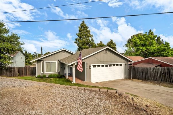 Attached, Exterior, Facade, Ranch