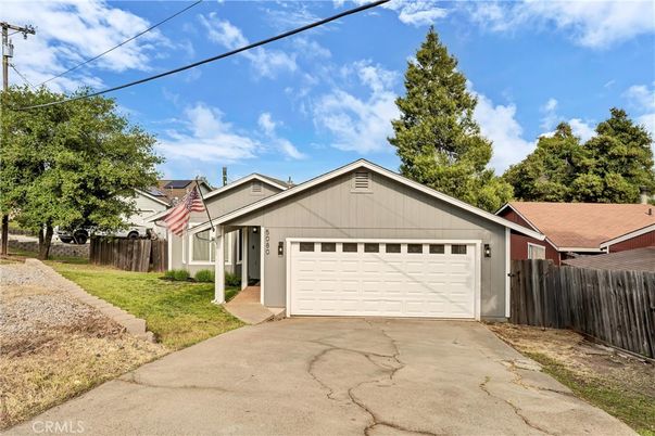 Attached, Exterior, Facade, American Craftsman