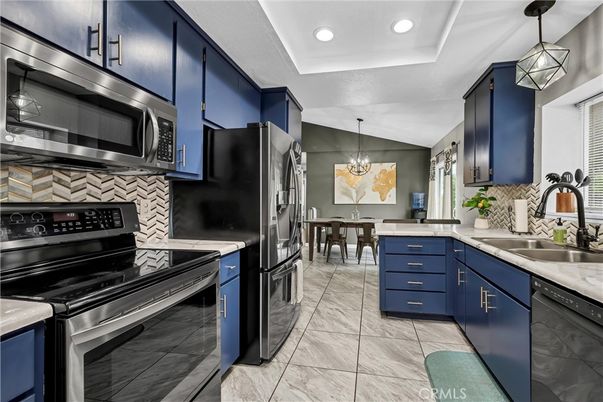 Dining room, Interior, Kitchen, Pendant Lights, Recessed Lighting, Stainless Steel Appliances