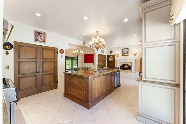 Chandelier, Fireplace, Interior, Recessed Lighting