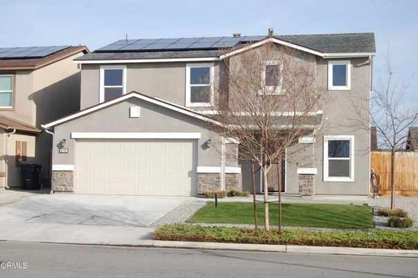 Attached, Exterior, Facade, Solar Panels, American Craftsman