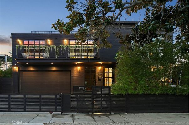Attached, Exterior, Facade, Modern