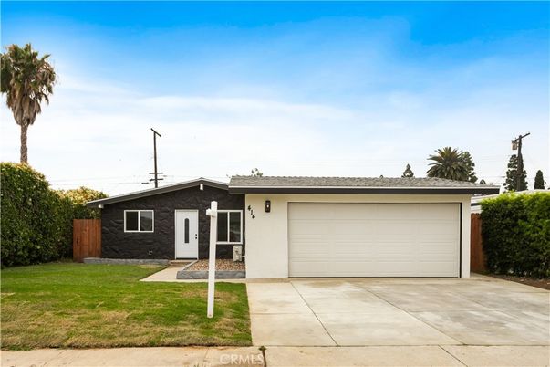 Attached, Exterior, Facade, Ranch