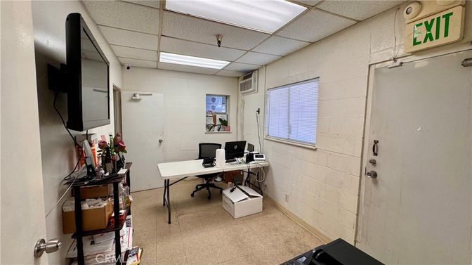 Home Office, Interior