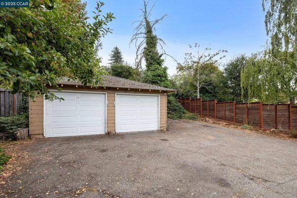 Detached Garage, Exterior