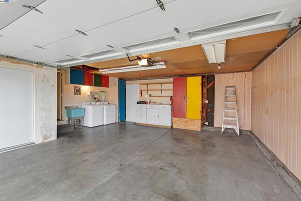 Garage, Interior, Washer