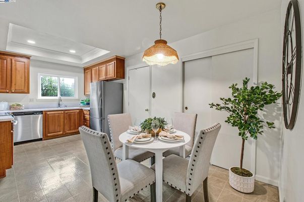 Dining room, Interior, Kitchen, Pendant Lights, Recessed Lighting, Stainless Steel Appliances