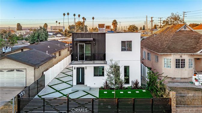 Detached Garage, Exterior, Facade, Modern