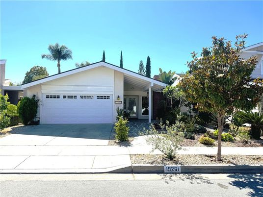 Attached, Exterior, Facade, Ranch