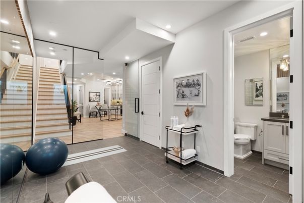 Bathroom, Dining room, Interior, Recessed Lighting