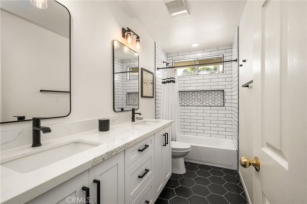 Bathroom, Dual Sink Vanities, Interior, Recessed Lighting