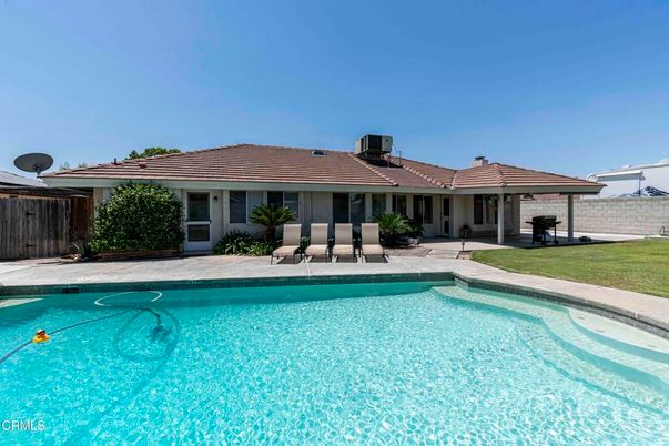 Exterior, Pool