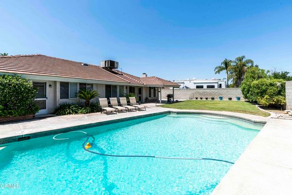 Exterior, Pool