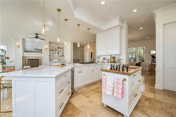Fireplace, Interior, Kitchen, Pendant Lights, Recessed Lighting