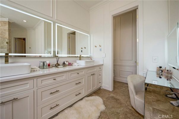 Bathroom, Dual Sink Vanities, Interior, Recessed Lighting