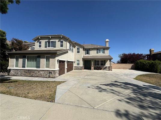Attached, Exterior, Facade, Mediterranean