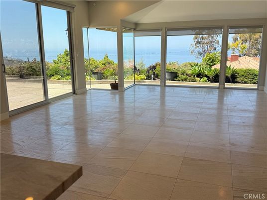 Empty room, Interior, Water