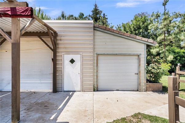 Detached Garage, Exterior