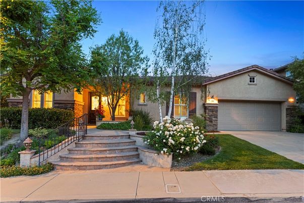 Attached, Exterior, Facade, Ranch