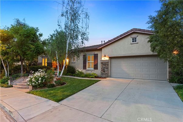 Attached, Exterior, Facade, Ranch
