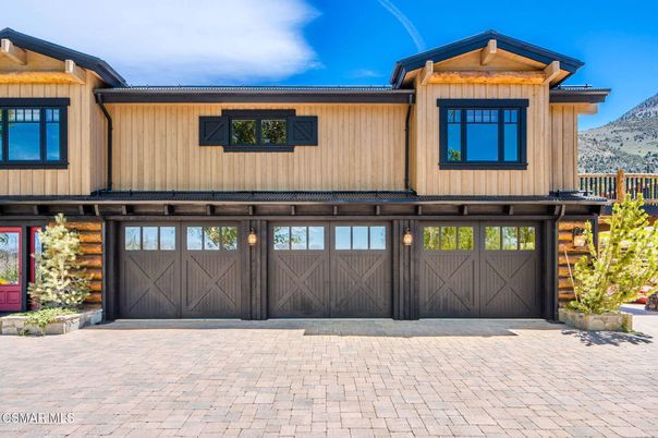 Attached, Exterior, Facade, Farmhouse