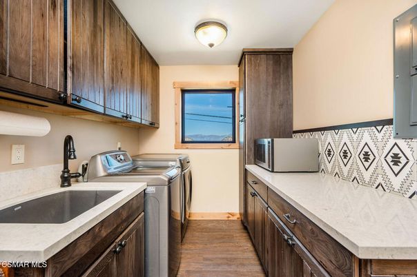 Interior, Washer, Wood Texture Flooring