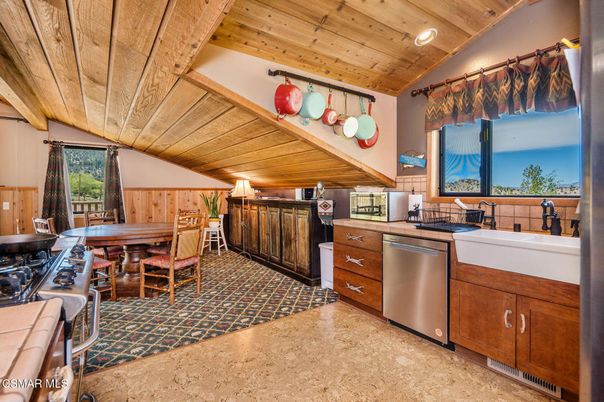 Dining room, Interior, Kitchen, Recessed Lighting, Stainless Steel Appliances, Wooden Ceilings