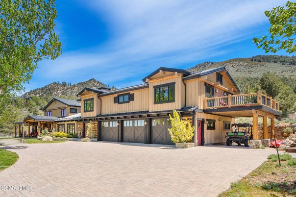 Attached, Exterior, Facade, Farmhouse