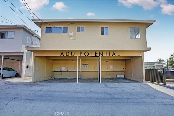 Exterior, Facade, None
