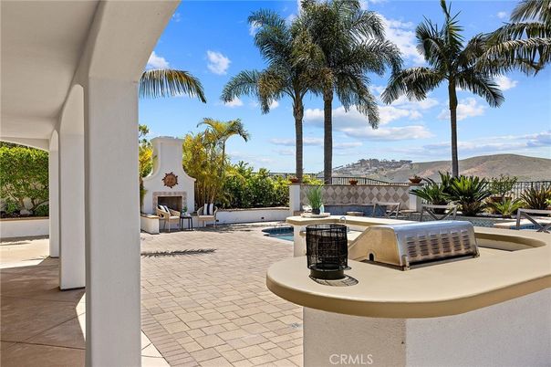 Exterior, Fireplace, Pool