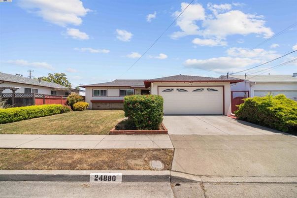 Attached, Exterior, Facade, Ranch